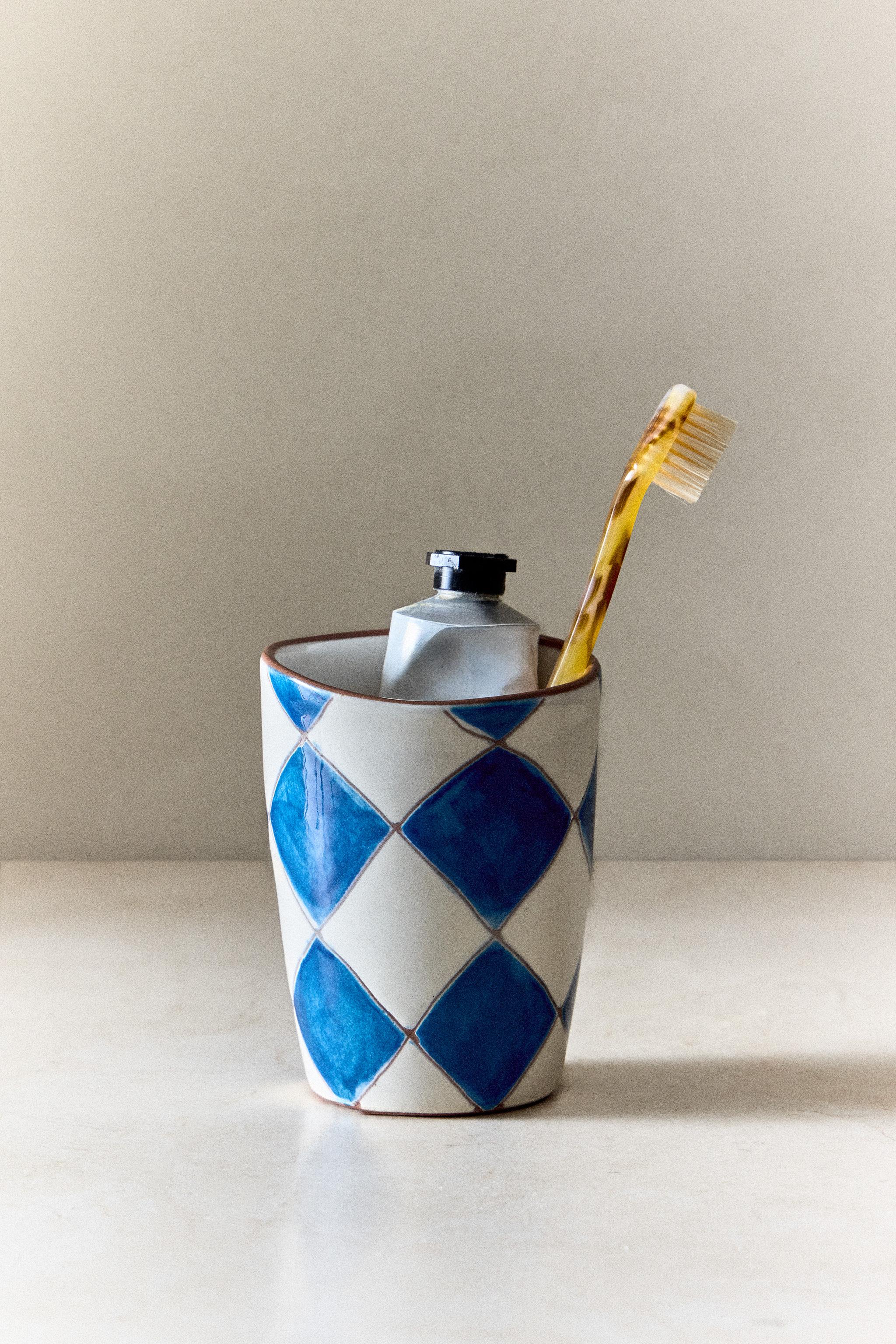 BLUE DIAMOND CERAMIC TOOTHBRUSH TUMBLER